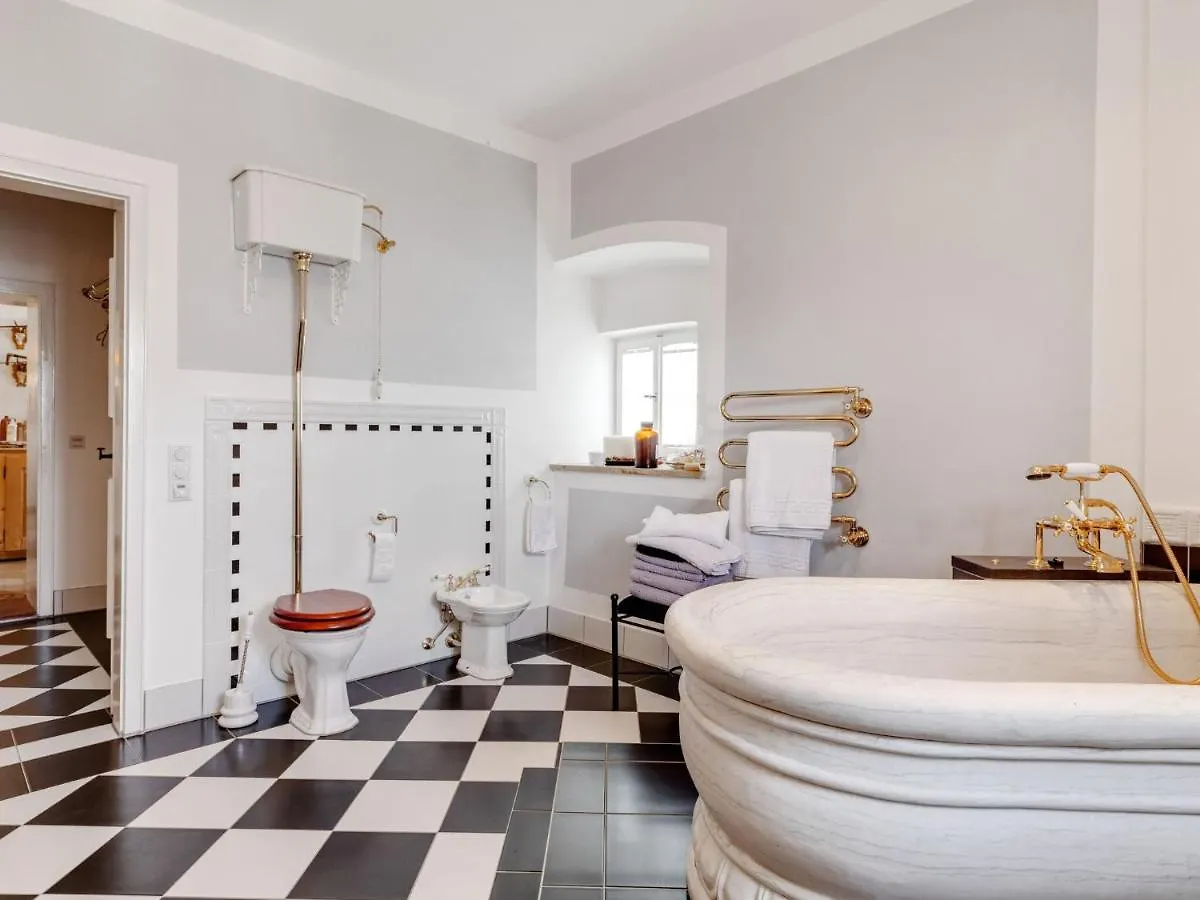 Vakantiehuis Exceptional Apartment For Art Lovers Riedenburg