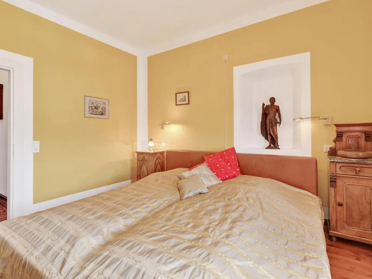 Vakantiehuis Exceptional Apartment For Art Lovers Riedenburg