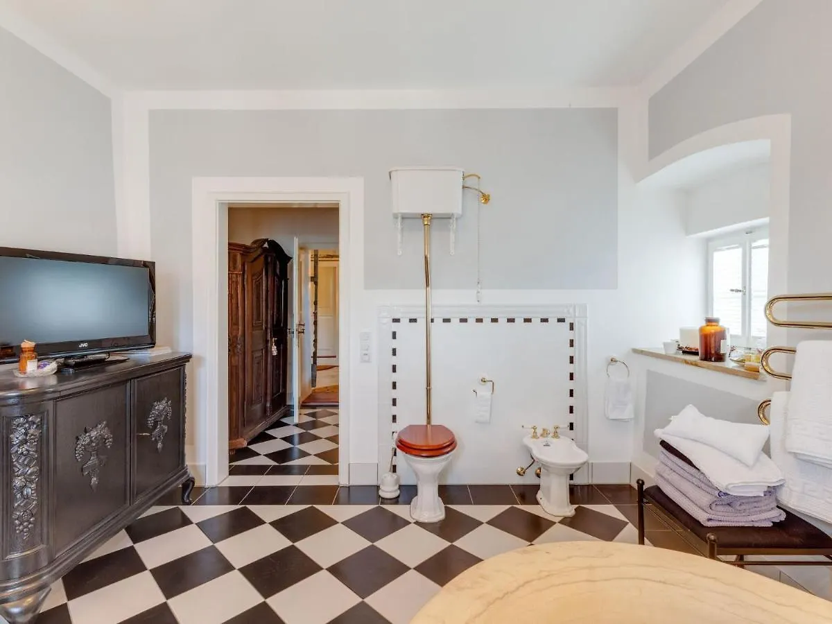 Exceptional Apartment For Art Lovers Riedenburg Vakantiehuis
